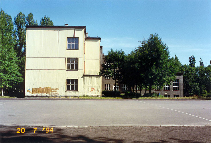 14 Piekary - szkola nr. 4 od strony boiska