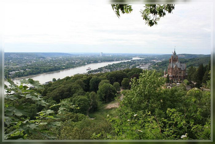 Drachenburg i widok na Bonn